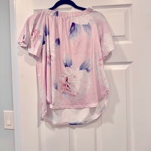 Women’s Light Pink Floral Off The Shoulder Short Sleeve Blouse. SZ Small
